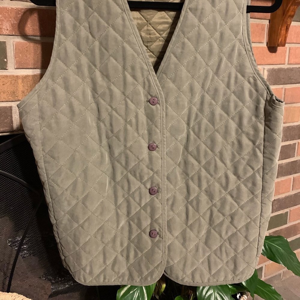M Vintage USA Made Quited Olive ORVIS Vest - Picture 2 of 10